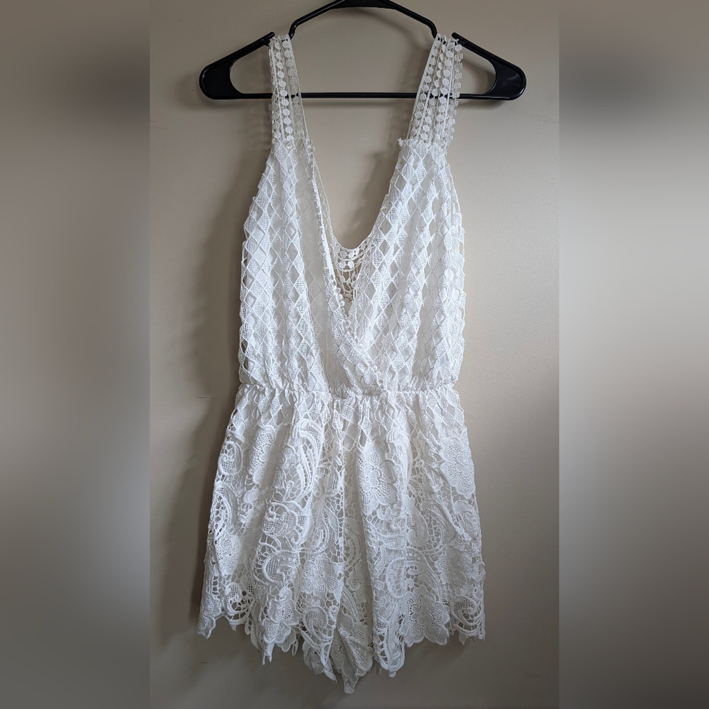 Verty White Lace Garment